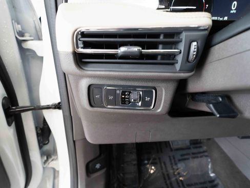 Used 2022 Lincoln Corsair AWD w/ Equipment Group 101A image 11