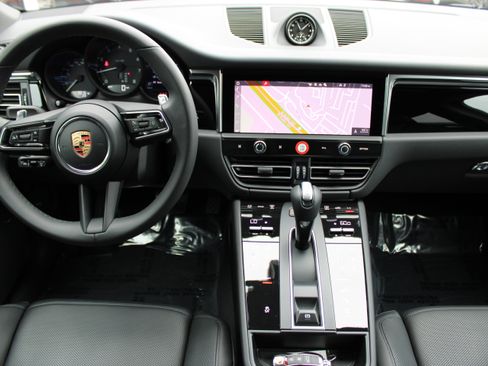 Certified 2026 Porsche Macan image 19