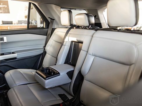 Used 2021 Ford Explorer XLT w/ Equipment Group 202A image 33