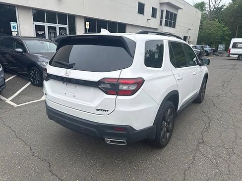Used 2023 Honda Pilot Sport image 6