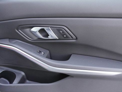 Certified 2025 BMW 330i Sedan RWD image 30