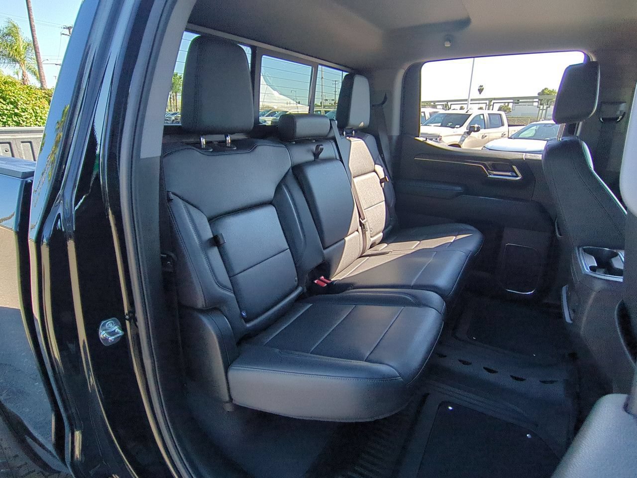 Used 2025 Chevrolet Silverado 1500 LT Trail Boss w/ Convenience Package II AWD/4WD image 27