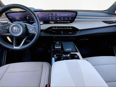 Used 2025 Buick Enclave Preferred w/ Power Package image 7