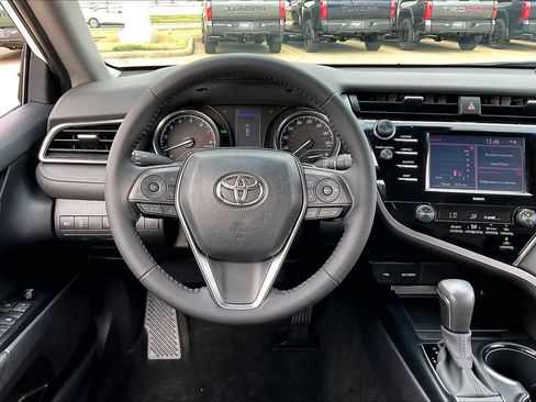 Certified 2020 Toyota Camry SE w/ Convenience Package image 6