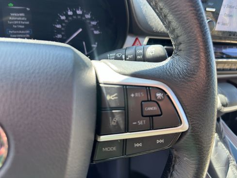 Used 2022 Toyota Sienna XLE FWD image 25