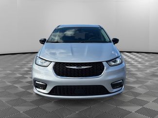 Used 2024 Chrysler Pacifica Touring-L video 2