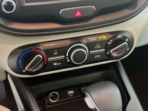 Used 2025 Kia Soul LX w/ LX Technology Package image 23