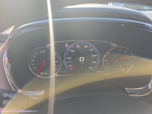 Used 2023 Chevrolet Traverse Premier FWD image 19