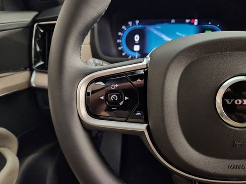 New 2025 Volvo XC90 T8 Core image 28