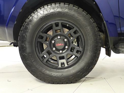 Used 2018 Toyota 4Runner SR5 Premium image 5