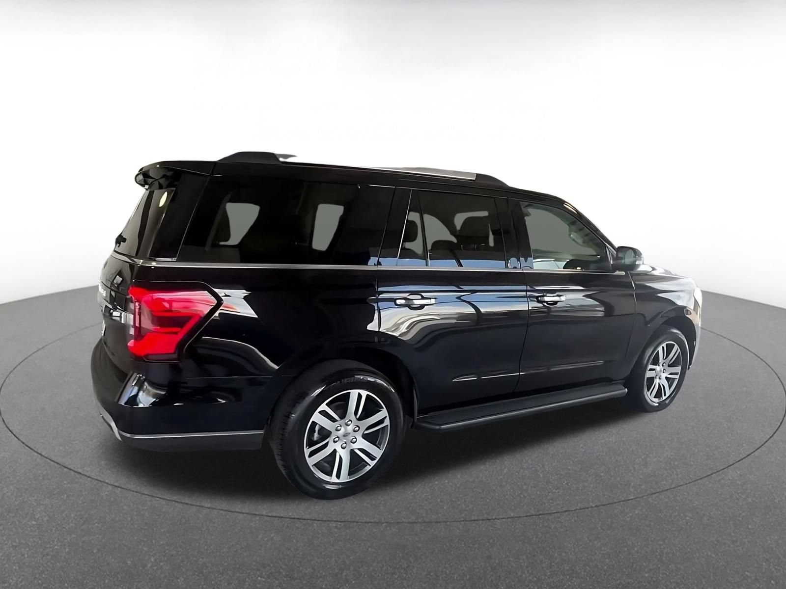 Used 2024 Ford Expedition Limited RWD image 13