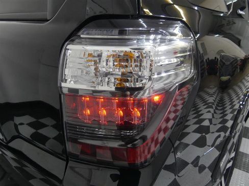 Used 2015 Toyota 4Runner Limited image 14