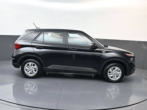 Used 2026 Hyundai Venue SE FWD image 3