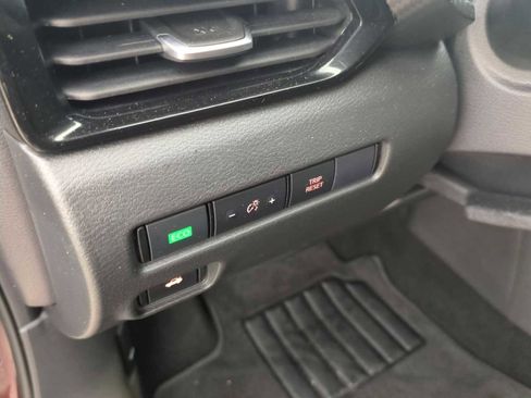 Used 2024 Nissan Sentra SV image 34