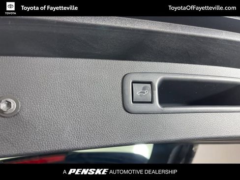 Certified 2025 Toyota Highlander XLE image 12