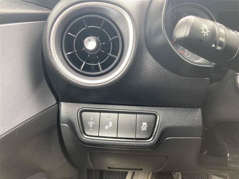 Used 2022 Kia Forte LXS w/ LXS Technology Package FWD image 13