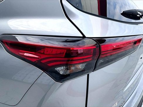 Used 2021 Toyota Highlander XLE image 20