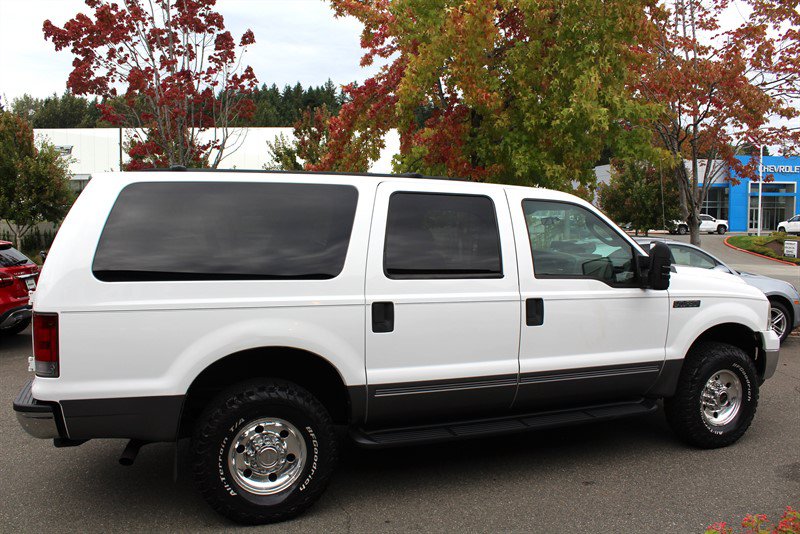 Used 2005 Ford Excursion XLT AWD/4WD image 5