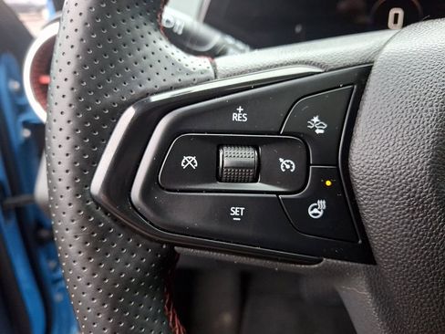 Used 2024 Chevrolet Trax RS w/ Sunroof Package image 21