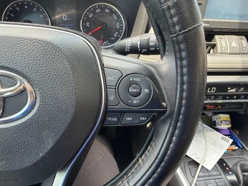 Used 2020 Toyota RAV4 XLE Premium FWD image 18