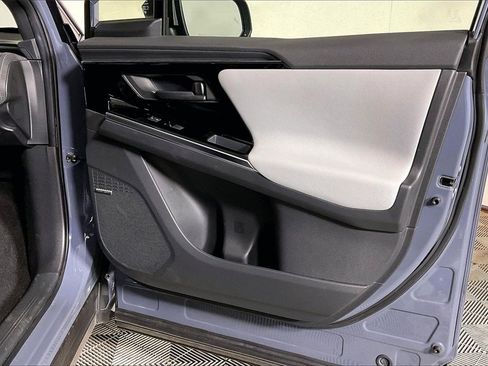 Used 2023 Subaru Solterra Limited image 23