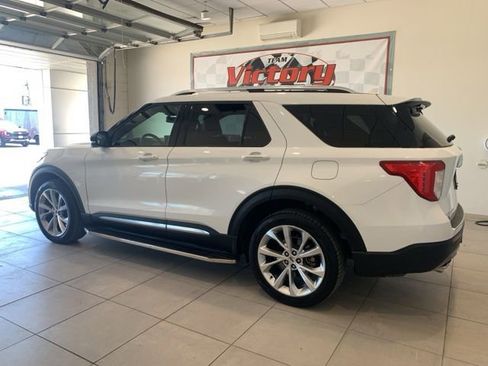 Used 2023 Ford Explorer Platinum w/ Technology Package AWD/4WD image 3