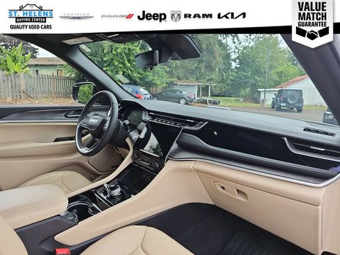 Used 2022 Jeep Grand Cherokee Limited 4xe w/ Luxury Tech Group II AWD/4WD image 26