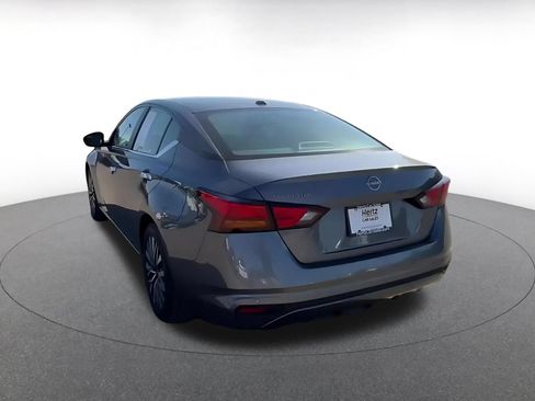 Used 2025 Nissan Altima 2.5 SV FWD image 9