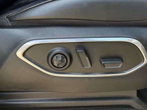 Used 2024 Jeep Wagoneer L Series II RWD image 30