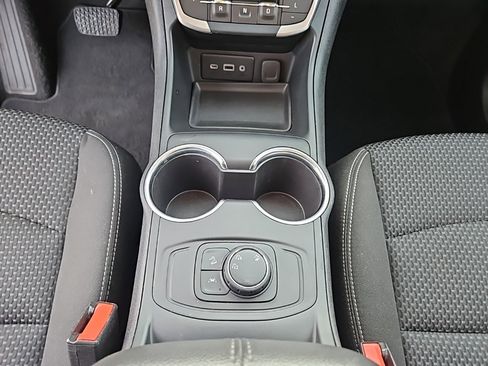 Used 2024 GMC Terrain SLE image 23