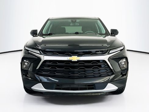 Used 2025 Chevrolet Blazer LT AWD/4WD image 2