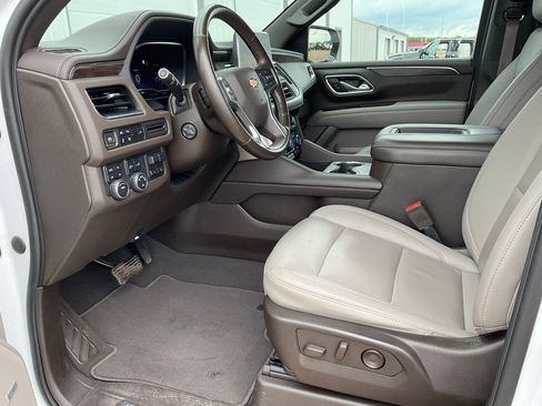 Certified 2022 Chevrolet Suburban LT w/ Luxury Package AWD/4WD image 2