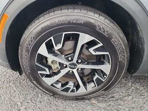Used 2025 Kia Sportage EX w/ Premium Package image 36
