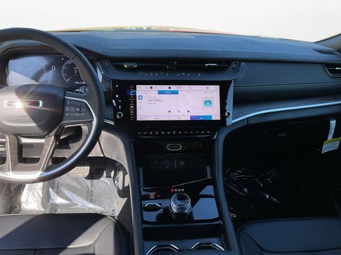 New 2026 Jeep Grand Cherokee L Limited image 11