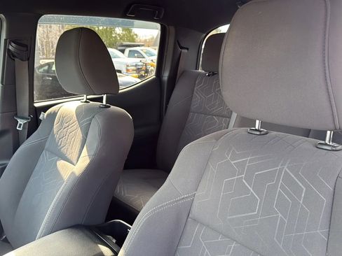 Used 2018 Toyota Tacoma TRD Sport w/ Technology Package image 15