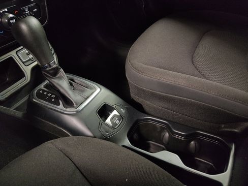 Used 2020 Jeep Renegade Altitude FWD image 26