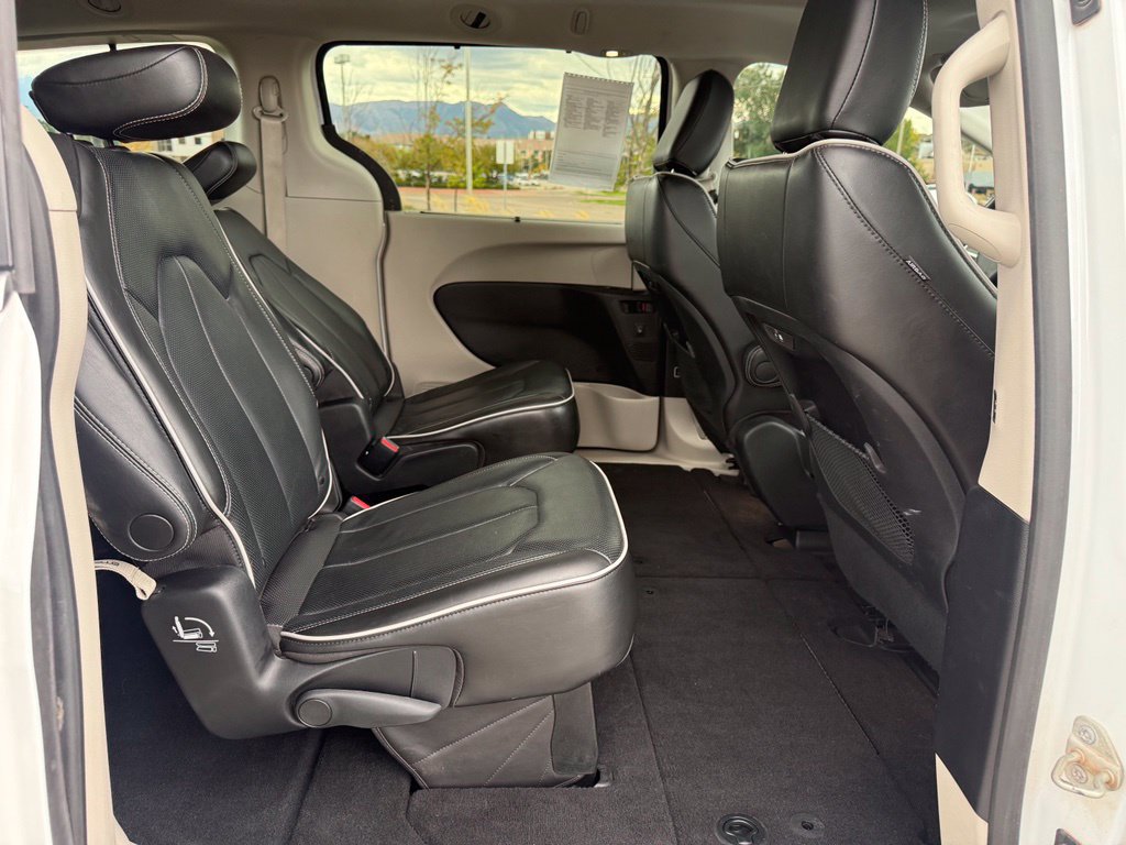 Used 2022 Chrysler Pacifica Limited FWD image 25