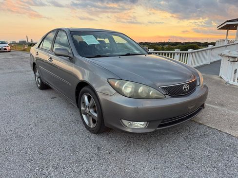 Used 2005 Toyota Camry SE image 3