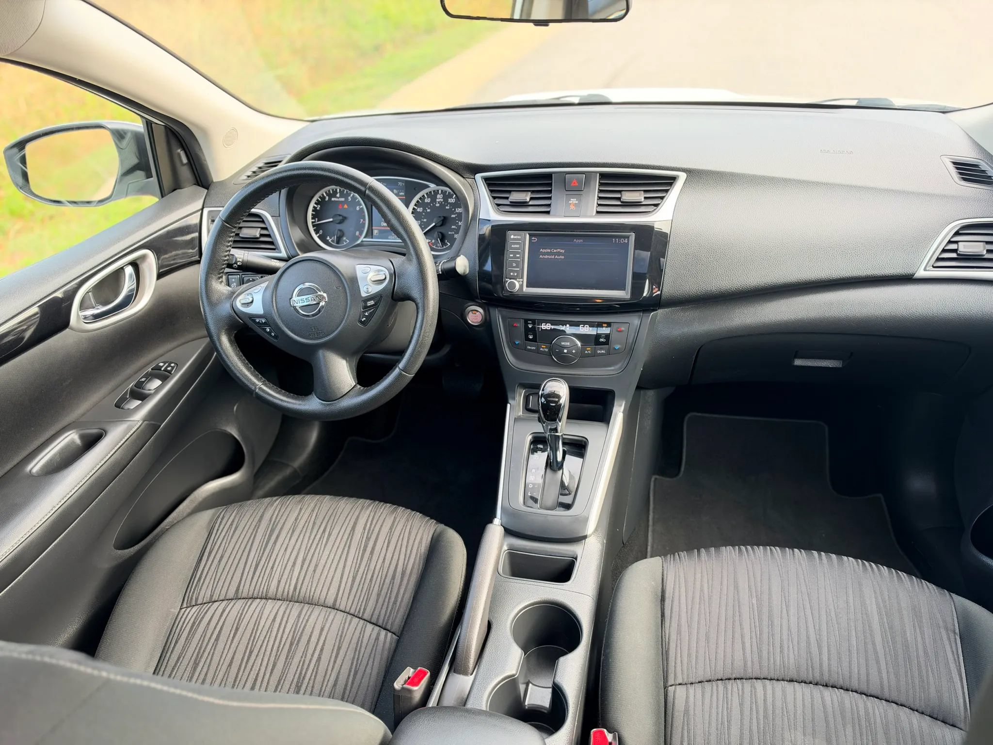 Used 2019 Nissan Sentra SV w/ Special Edition Package FWD image 5