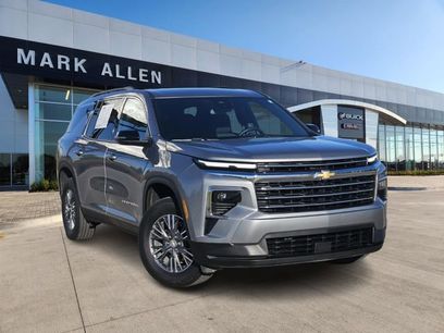 Used 2025 Chevrolet Traverse LT