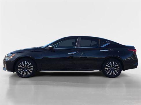 New 2025 Nissan Altima 2.5 SV image 2