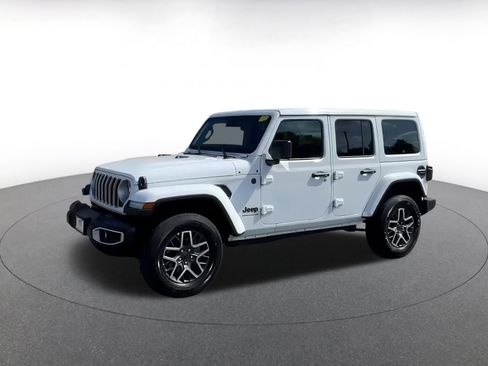 Used 2025 Jeep Wrangler Sahara image 7