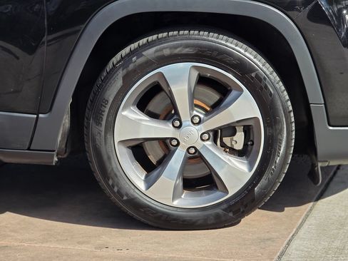 Used 2019 Jeep Cherokee Limited FWD image 12