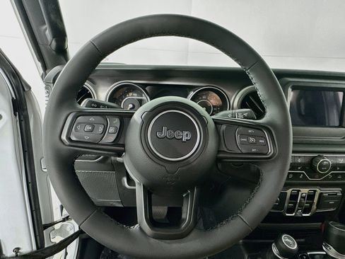 Used 2023 Jeep Gladiator Willys image 11