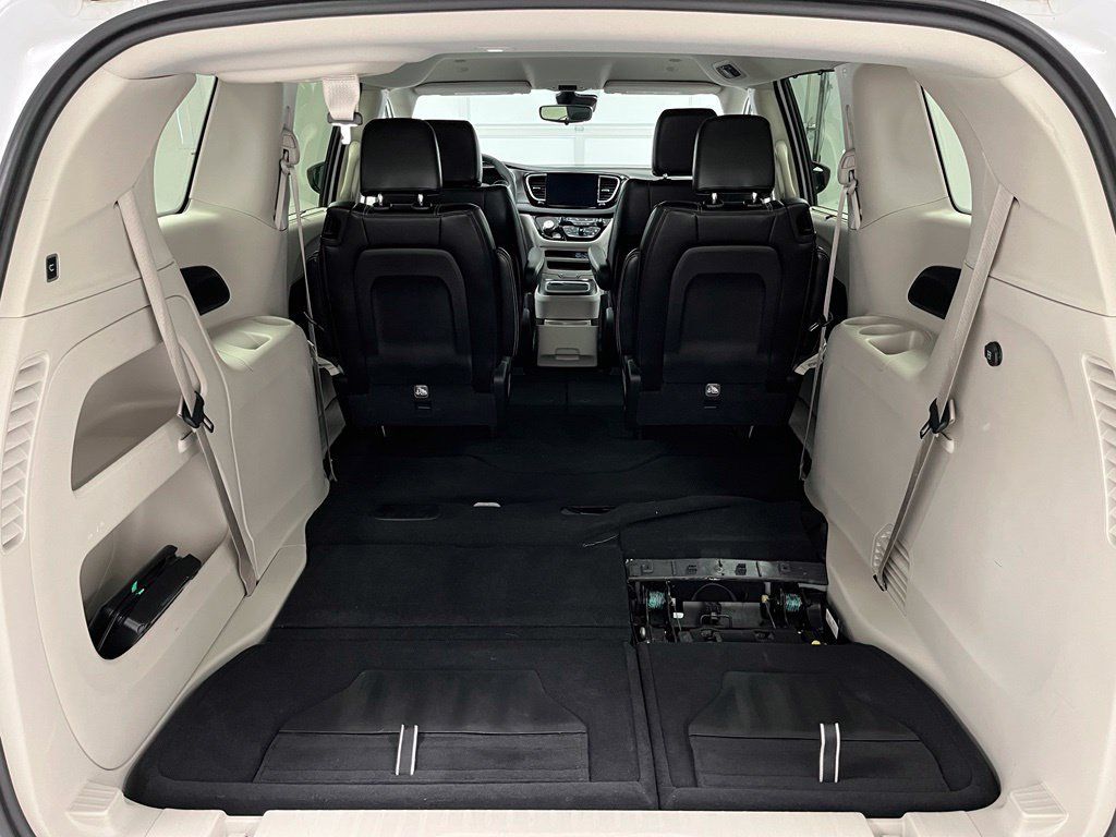 Used 2024 Chrysler Pacifica Touring-L FWD image 50