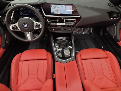 Used 2025 BMW Z4 M40i w/ Premium Package image 10