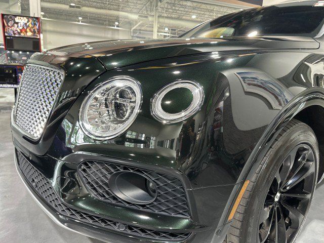 Used 2017 Bentley Bentayga AWD/4WD image 98