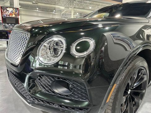 Used 2017 Bentley Bentayga AWD/4WD image 98