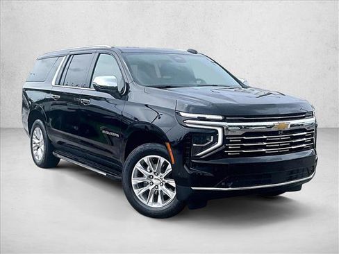 Used 2025 Chevrolet Suburban Premier RWD image 12