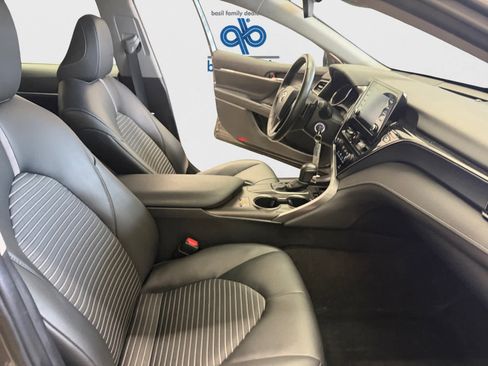 Used 2024 Toyota Camry SE FWD image 14